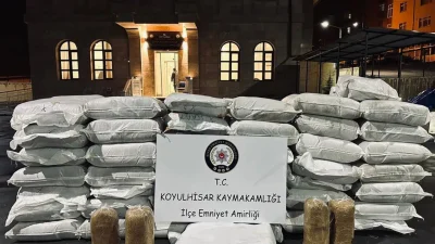 Sivas’ta polis ekiplerinin gerçekleştirdiği titiz çalışma sonucunda durdurulan bir araçta
