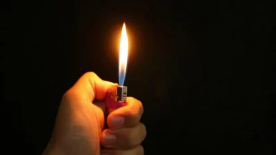 Erzurum’da evinde çakmak doldurmaya çalışan 19 yaşındaki genç, gaz tüpünün