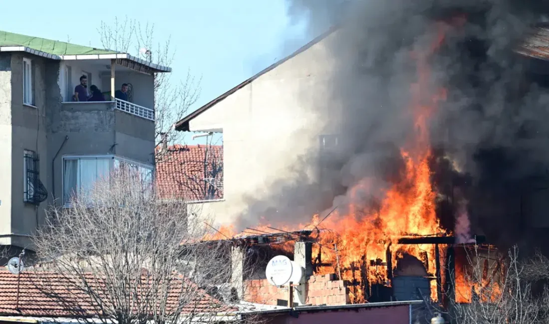 Ümraniye’de bir gecekondunun bahçesinde yükselen alevler kısa sürede bitişikteki binaya