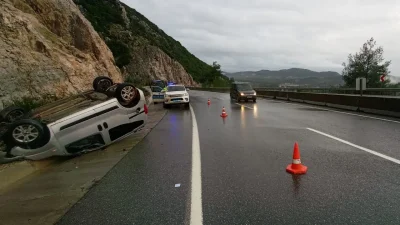 Muğla’nın Menteşe ilçesinde kontrolden çıkan bir otomobilin takla atması sonucu