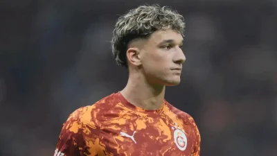 Türk futbolunun iki devi Fenerbahçe ve Galatasaray arasında sular durulmuyor.