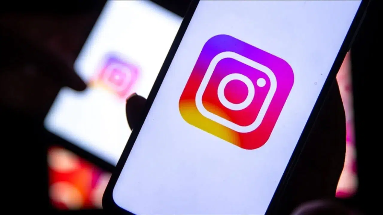Rusya’nın başkenti Moskova’da bir internet sitesi sahibi, platformda Instagram logosuna
