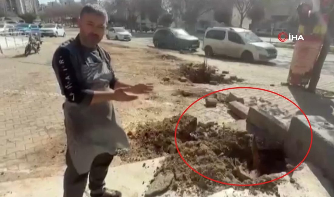 Adana’nın Çukurova ilçesinde etkili olan şiddetli fırtına ve sağanak yağış