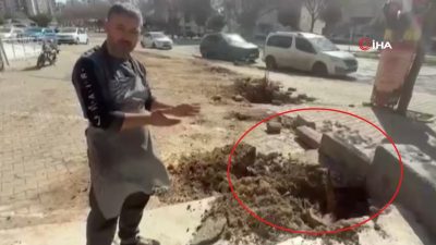 Adana’nın Çukurova ilçesinde etkili olan şiddetli fırtına ve sağanak yağış