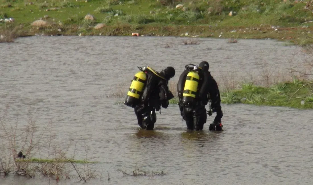 Manisa’nın Yunusemre ilçesinde arkadaşıyla birlikte geceyi gölet kenarında geçiren 18