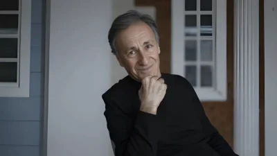 Seksenler dizisinde canlandırdığı Muzaffer karakteriyle milyonların sevgisini kazanan usta sanatçı