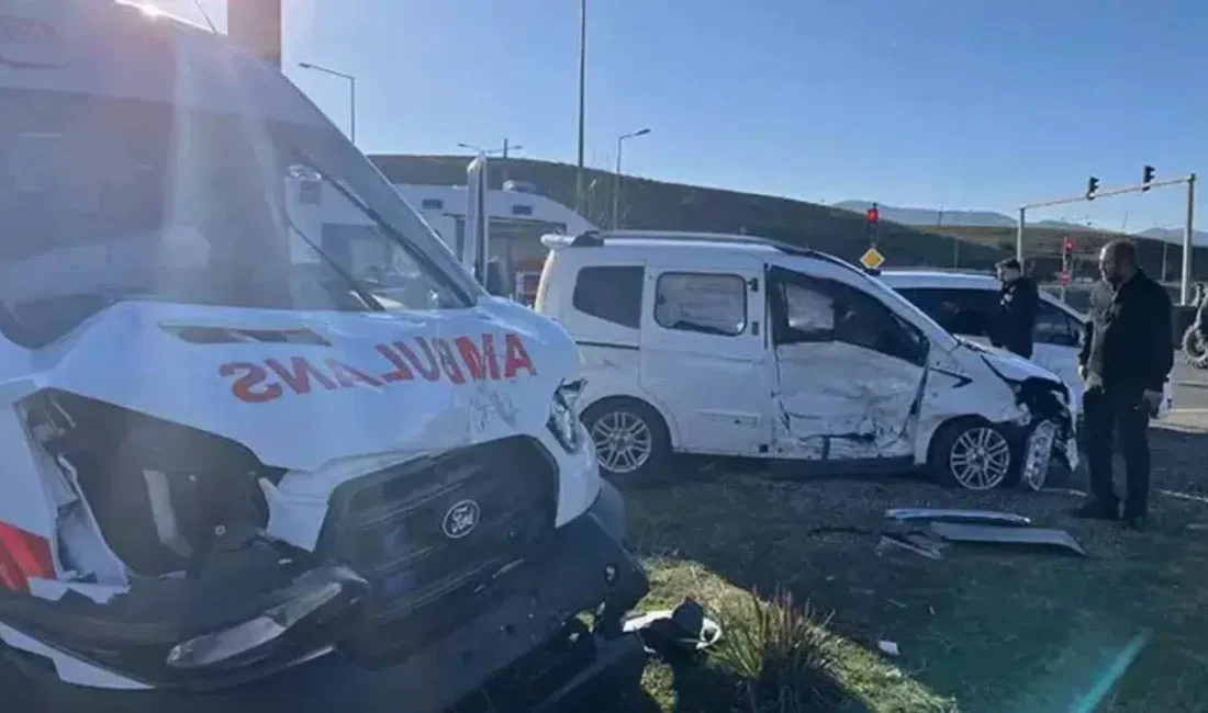 Bingöl’de seyir halindeki bir ambulans ile içerisindeki hastanın yakını tarafından