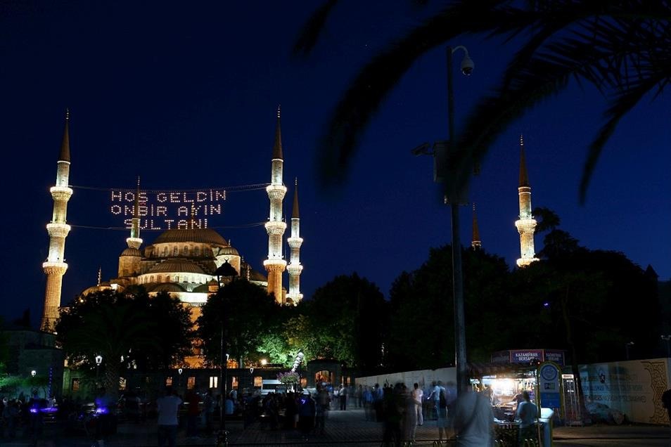 Ramazan ayının huzur dolu atmosferine girmeye hazırlanan İzmir’de vatandaşlar ilk
