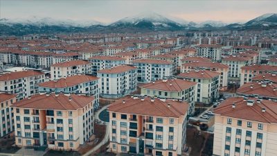 Çevre, Şehircilik ve İklim Değişikliği Bakanı Murat Kurum, deprem bölgesinde