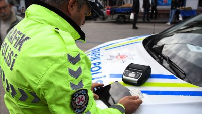 Resmi Gazete’de yayımlanarak yürürlüğe giren yeni trafik düzenlemesiyle birlikte sürücüler