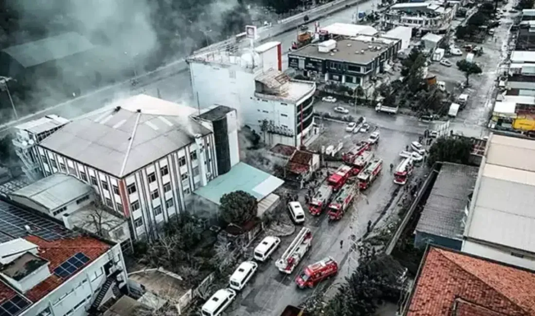 İzmir’in Bornova ilçesinde sabahın ilk ışıklarıyla birlikte yükselen alevler büyük