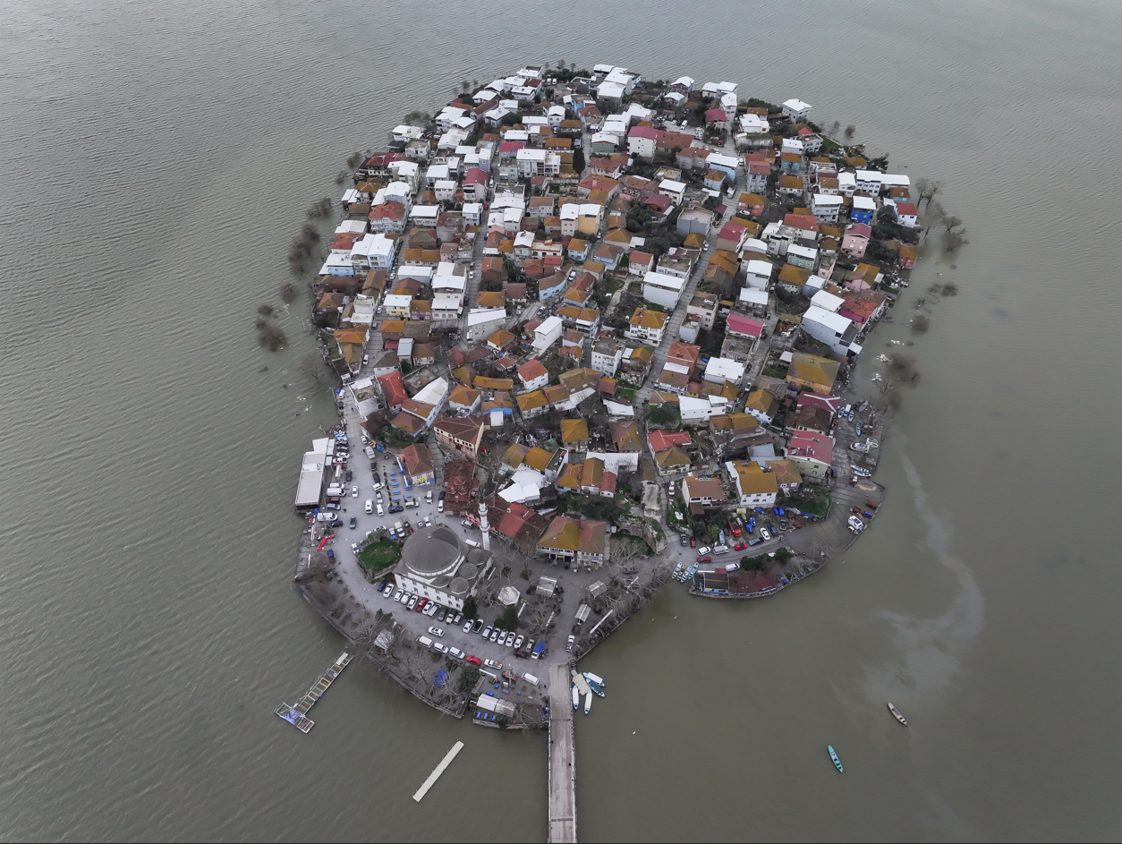 Türkiye’nin en önemli tatlı su kaynaklarından biri olan Uluabat Gölü’nde