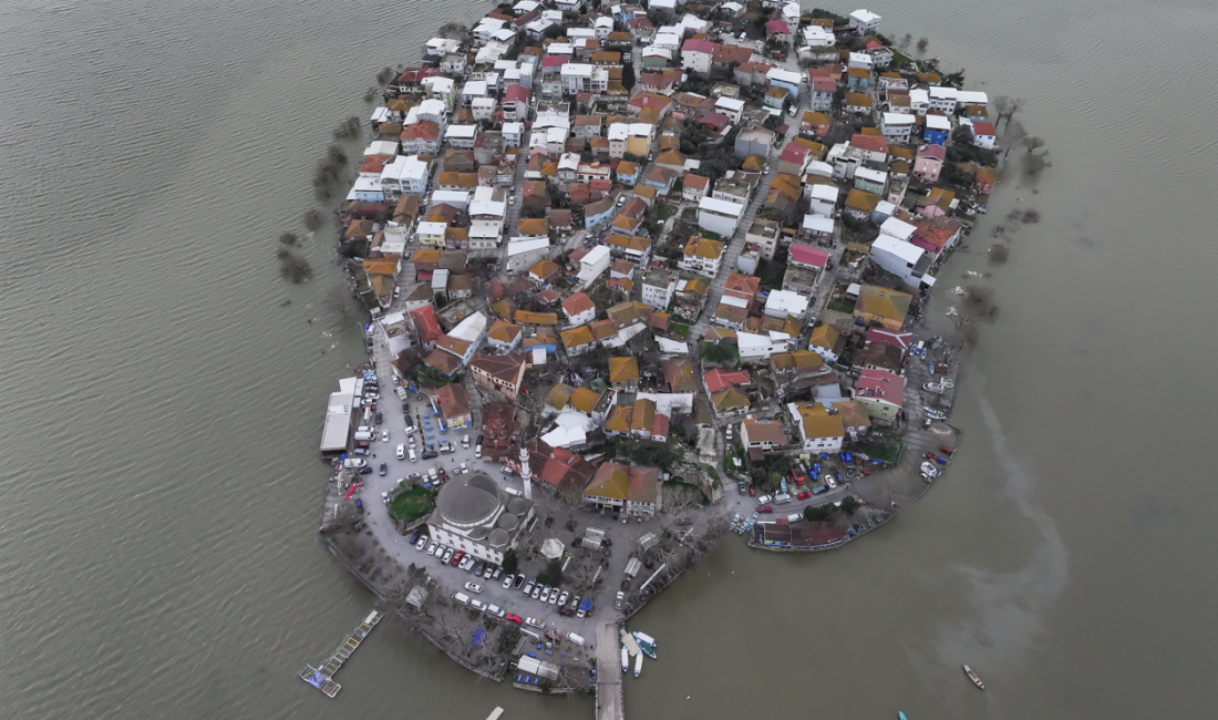 Bursa’nın dünyaca ünlü turizm merkezi Gölyazı’da son yılların en dikkat