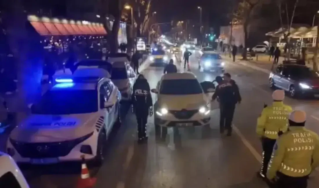 İstanbul Emniyet Müdürlüğü ekiplerinin Bağdat Caddesi üzerinde gerçekleştirdiği sıkı denetimlerde