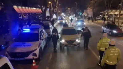 İstanbul Emniyet Müdürlüğü ekiplerinin Bağdat Caddesi üzerinde gerçekleştirdiği sıkı denetimlerde