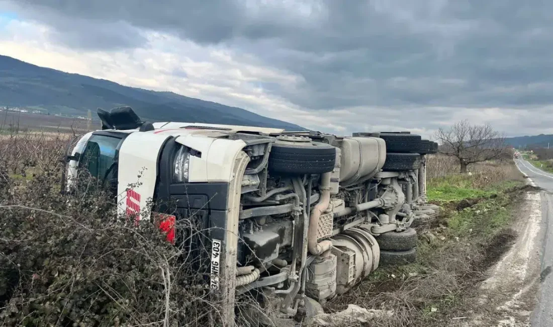 Bilecik’in Osmaneli ilçesinde seyir halindeki bir tırın direksiyon hakimiyetini kaybetmesi