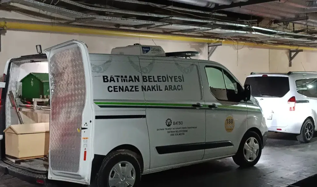 Batman’ın İluh Mahallesi’nde meydana gelen feci trafik kazasında, yolun karşısına