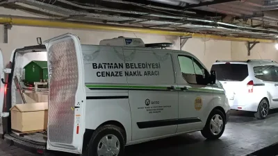 Batman’ın İluh Mahallesi’nde meydana gelen feci trafik kazasında, yolun karşısına