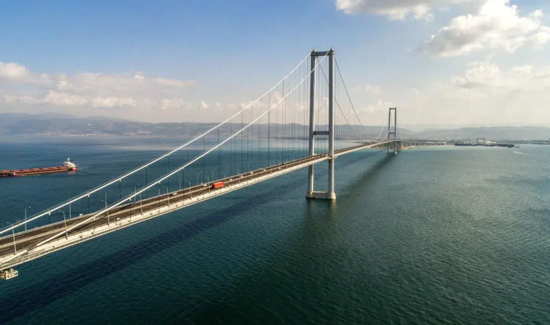 İstanbul ile İzmir arasındaki ulaşımı büyük oranda kısaltan Osmangazi Köprüsü