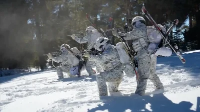 Milli Savunma Bakanlığı tarafından paylaşılan görüntülerde, Kars’ın dondurucu ikliminde ve
