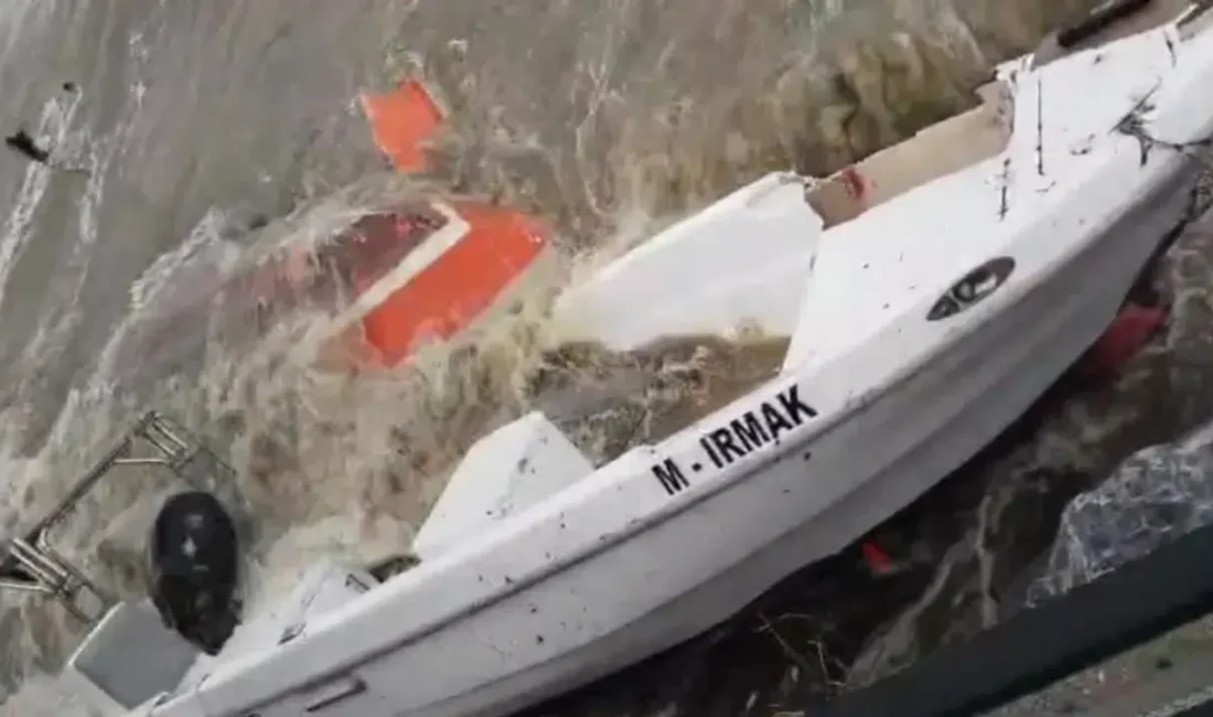 Bursa’nın Gemlik ilçesinde gece saatlerinde etkisini artıran şiddetli lodos, kıyıda