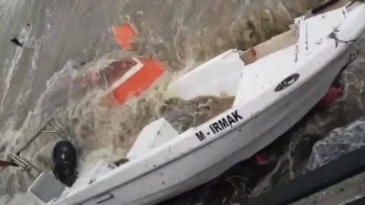 Bursa’nın Gemlik ilçesinde gece saatlerinde etkisini artıran şiddetli lodos, kıyıda