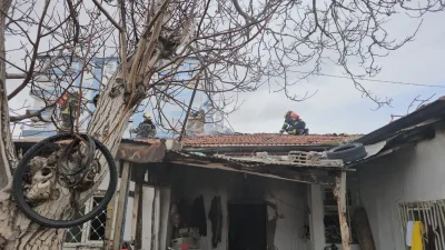 Kayseri’nin Kocasinan ilçesinde bir müstakil evden yükselen alevler tüm mahalleyi