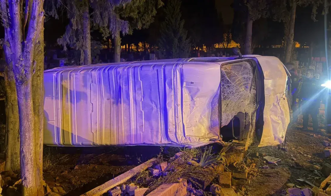 Aydın’ın Köşk ilçesinde gece saatlerinde meydana gelen feci kazada, sürücüsünün