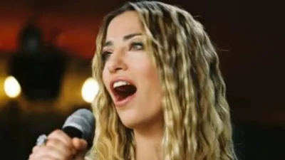 90’lı yılların enerjik sesi ve kendine has tarzıyla hafızalara kazınan