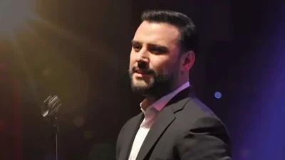 Yıllardır kendine has sakal tarzıyla tanınan ünlü şarkıcı Alişan, radikal
