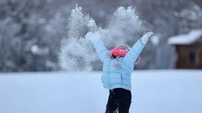 Hakkari genelinde etkisini artıran yoğun kar yağışı hayatı olumsuz etkilerken