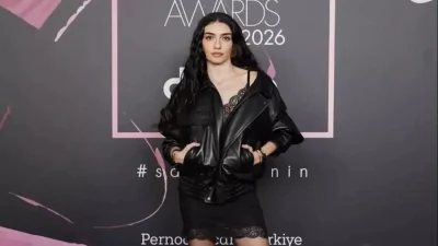 Magazin dünyasının yakından takip ettiği ünlü oyuncu Hazar Ergüçlü ile