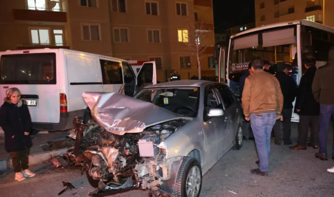 Nevşehir’de alkollü bir sürücünün direksiyon hakimiyetini kaybederek park halindeki araçlara