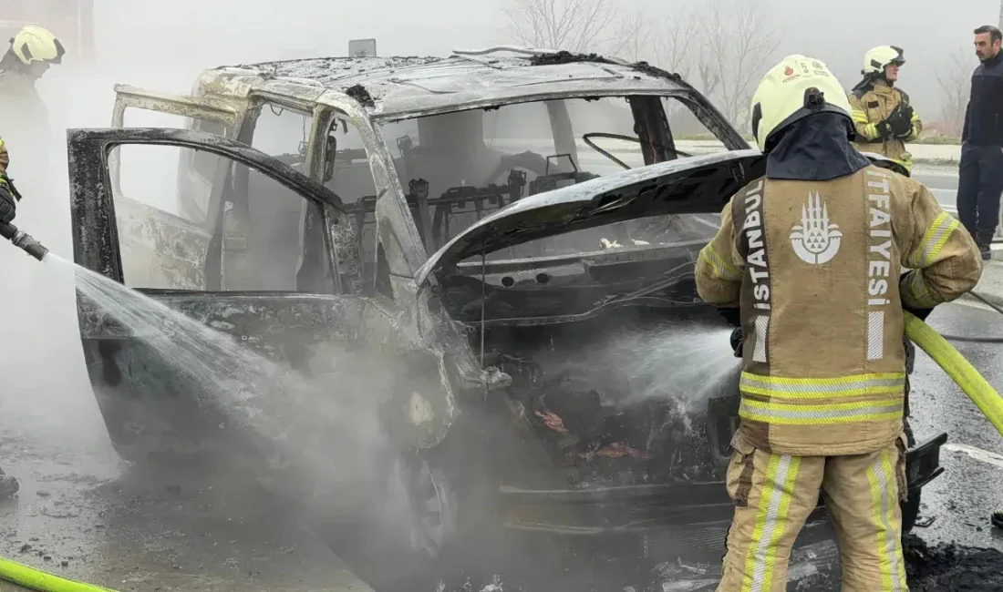 Arnavutköy’de İstanbul Havalimanı hattında hizmet veren ticari taksi minibüs, seyir