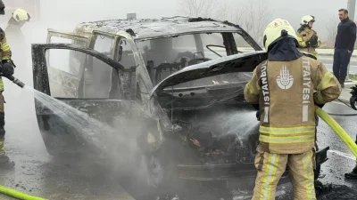 Arnavutköy’de İstanbul Havalimanı hattında hizmet veren ticari taksi minibüs, seyir