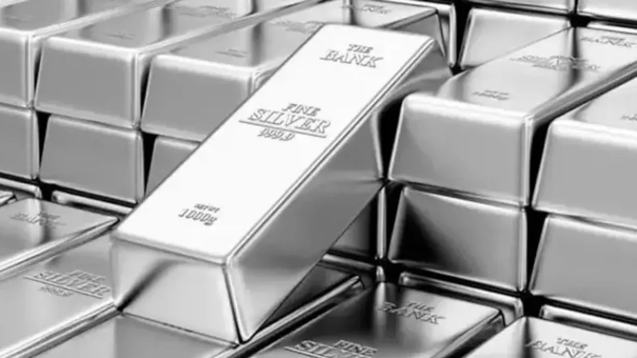 Küresel piyasalarda altın arzındaki sıkıntılar devam ederken gözler gümüşe çevrildi.