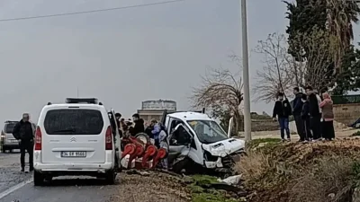 Mardin’in Nusaybin ilçesinde sürücüsünün direksiyon hakimiyetini kaybettiği kamyonetin yol kenarındaki