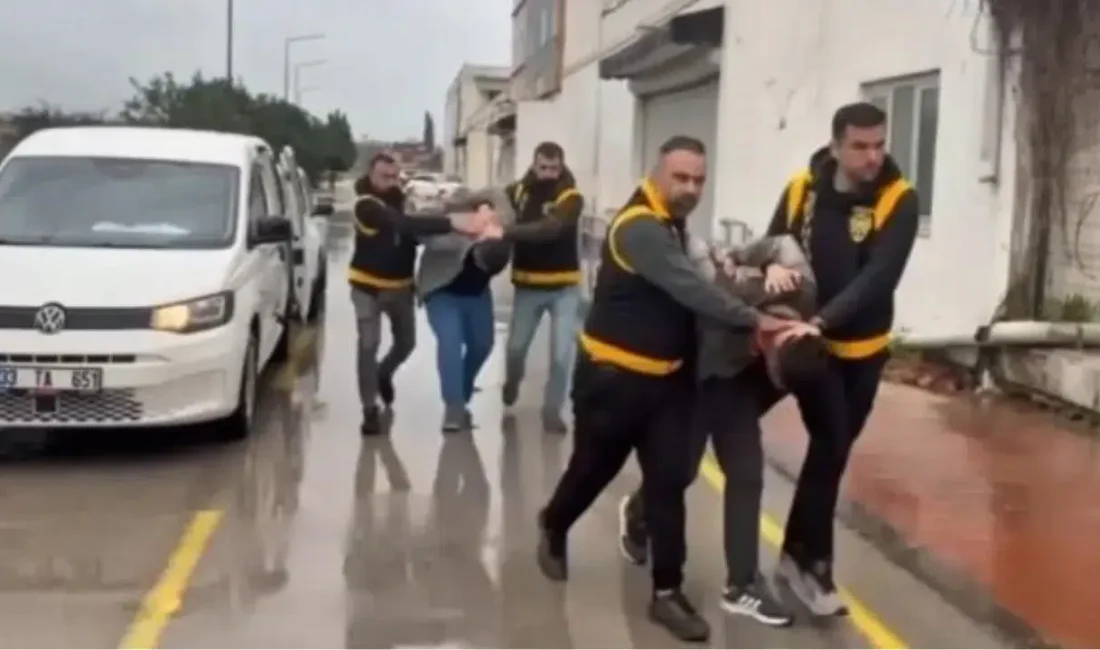 Adana’da Merkez Park içerisinde atlara eziyet ettikleri görüntülerle infial yaratan