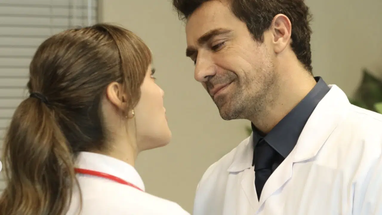 Ekranların büyük bir ilgiyle takip edilen yapımı Doktor Başka Hayatta