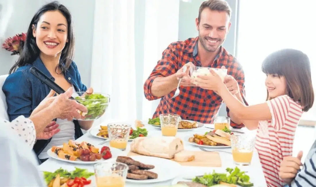 Ramazan ayının sona ermesiyle birlikte kurulan kalabalık bayram sofraları mide