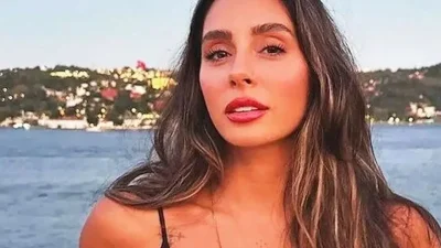 Bir döneme damga vuran Hepsi grubunun enerjik ismi Yasemin Yürük,