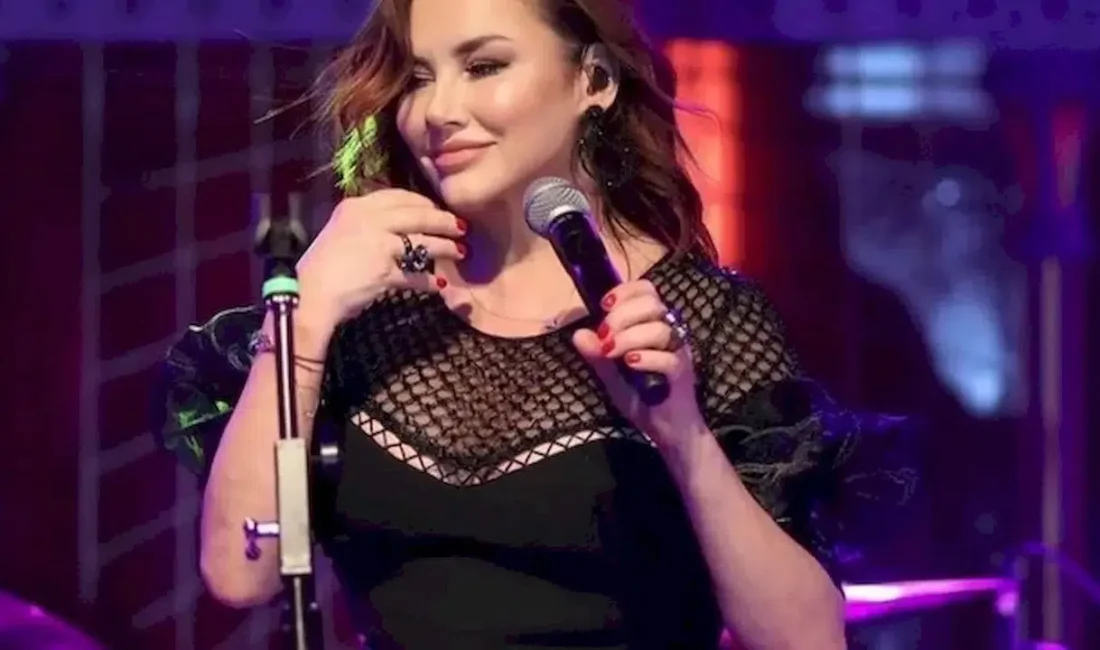 Türk pop müziğinin en güçlü seslerinden biri olan Deniz Seki’nin