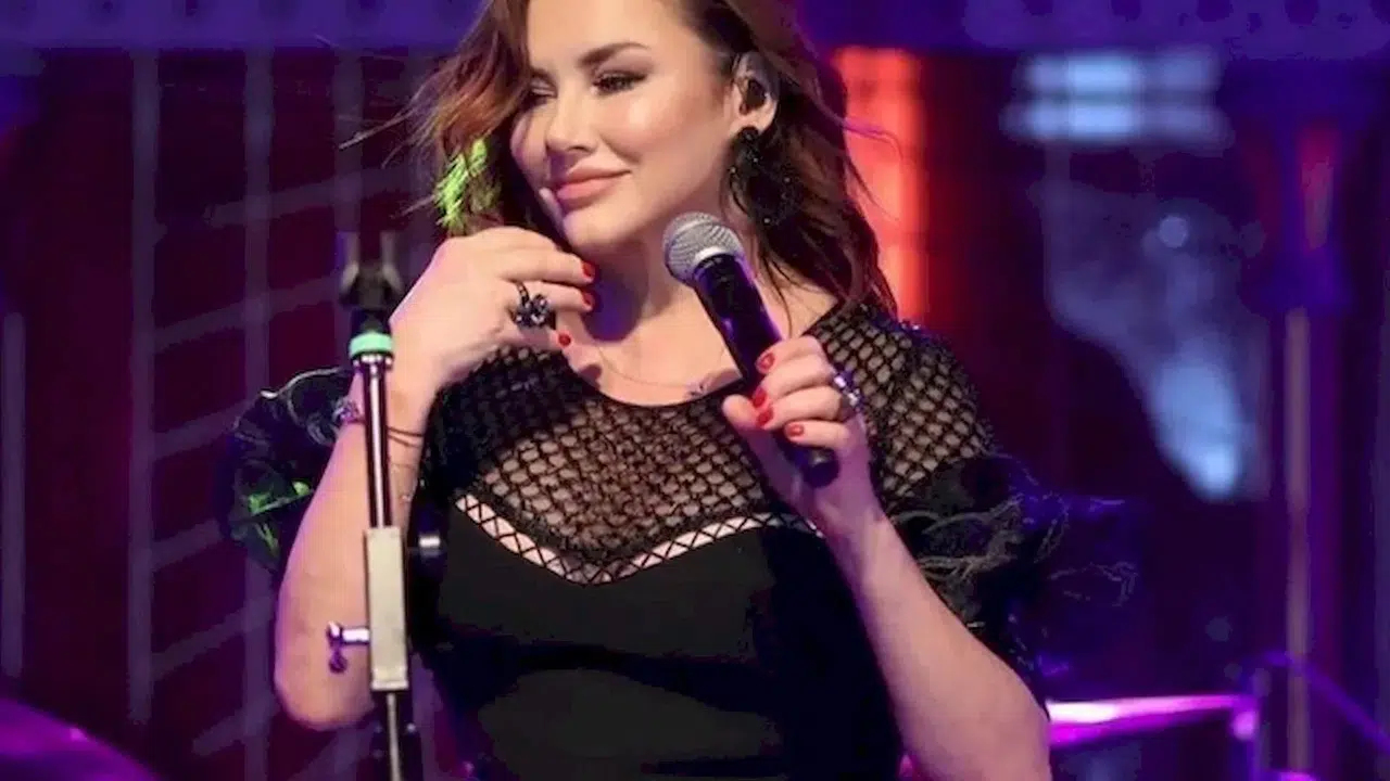 Türk pop müziğinin en güçlü seslerinden biri olan Deniz Seki’nin