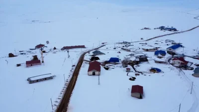 Kars genelinde etkisini sürdüren dondurucu soğuklar ve yoğun kar yağışı