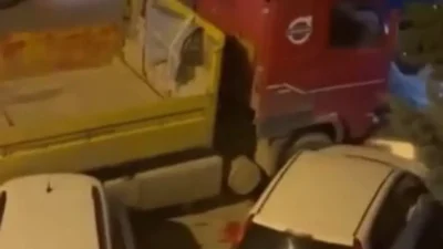 Ankara’da seyir halindeki bir tırın direksiyon hakimiyetini kaybetmesi sonucu meydana