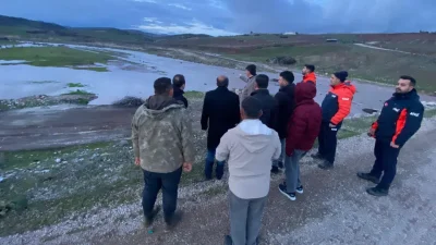 Kilis’in Musabeyli ilçesinde sağanak yağışların etkisiyle debisi yükselen Afrin Çayı’nı