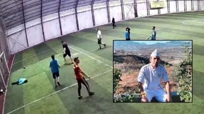 Halı sahada arkadaşlarıyla vakit geçirdiği sırada göğsüne isabet eden top