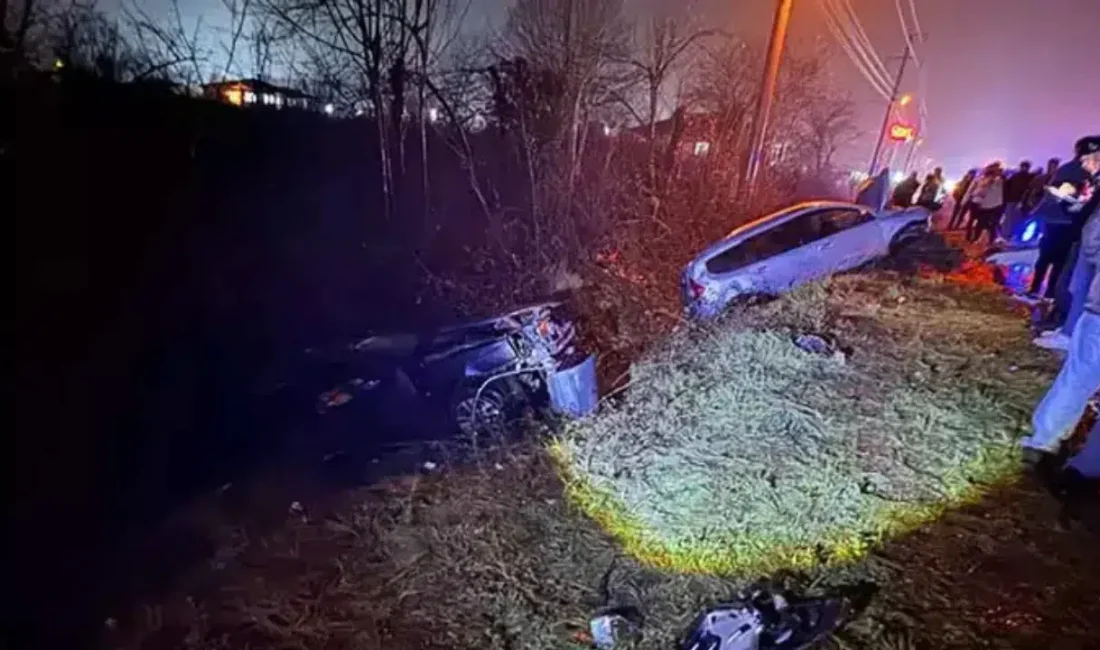 Düzce D-100 kara yolunda yağışın etkisiyle kayganlaşan zeminde kontrolden çıkan