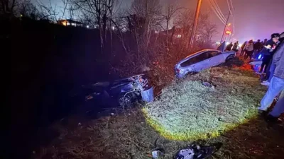 Düzce D-100 kara yolunda yağışın etkisiyle kayganlaşan zeminde kontrolden çıkan