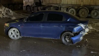Hakkari’nin Yüksekova ilçesinde sabah saatlerinde etkili olan gizli buzlanma, sürücülerin